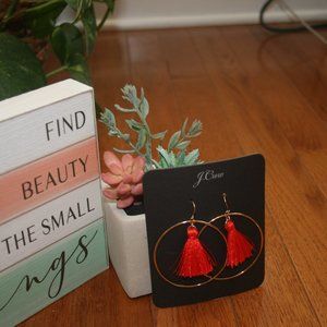 NWT RED TASSEL HANGING IN GOLDTONE EARRINGS CIRCLE